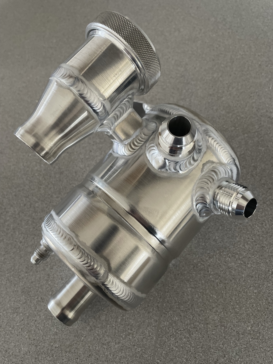 Aluminium oil breather tank